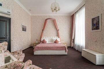 Люкс с двуспальной кроватью «king-size», балконом, джакузи в Гостинице Кравт Отель